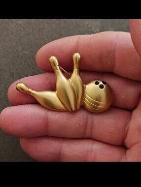 1996 Avon Matte Gold Tone Finish "My Favorite Hobby" Bowling Pin & Ball Brooch